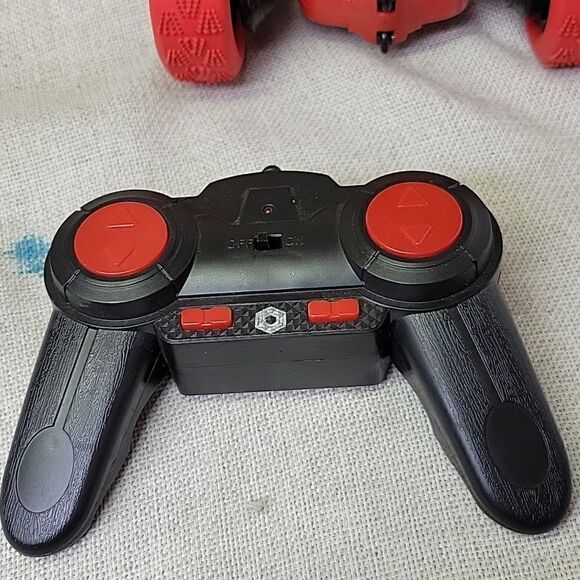 3 Stunt Car Double Side Roll Race Stunt Cars with remotes - Picture 11 of 11